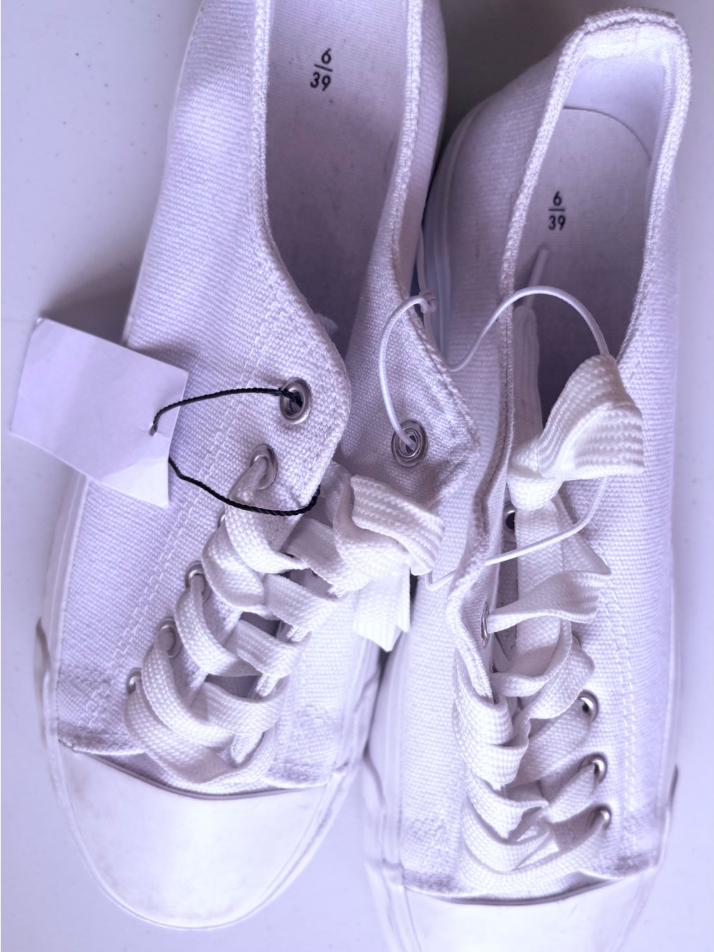 Yours Clothing White Low-Top Canvas Lace-Up Sneakers - Picture 9 of 10
